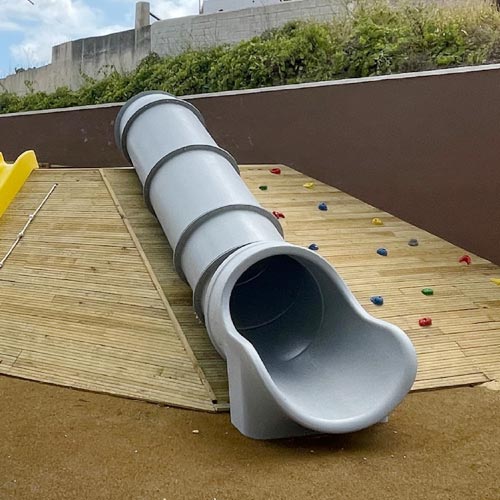 Glissière de talus tubulaire sur mesure pour aire de jeux